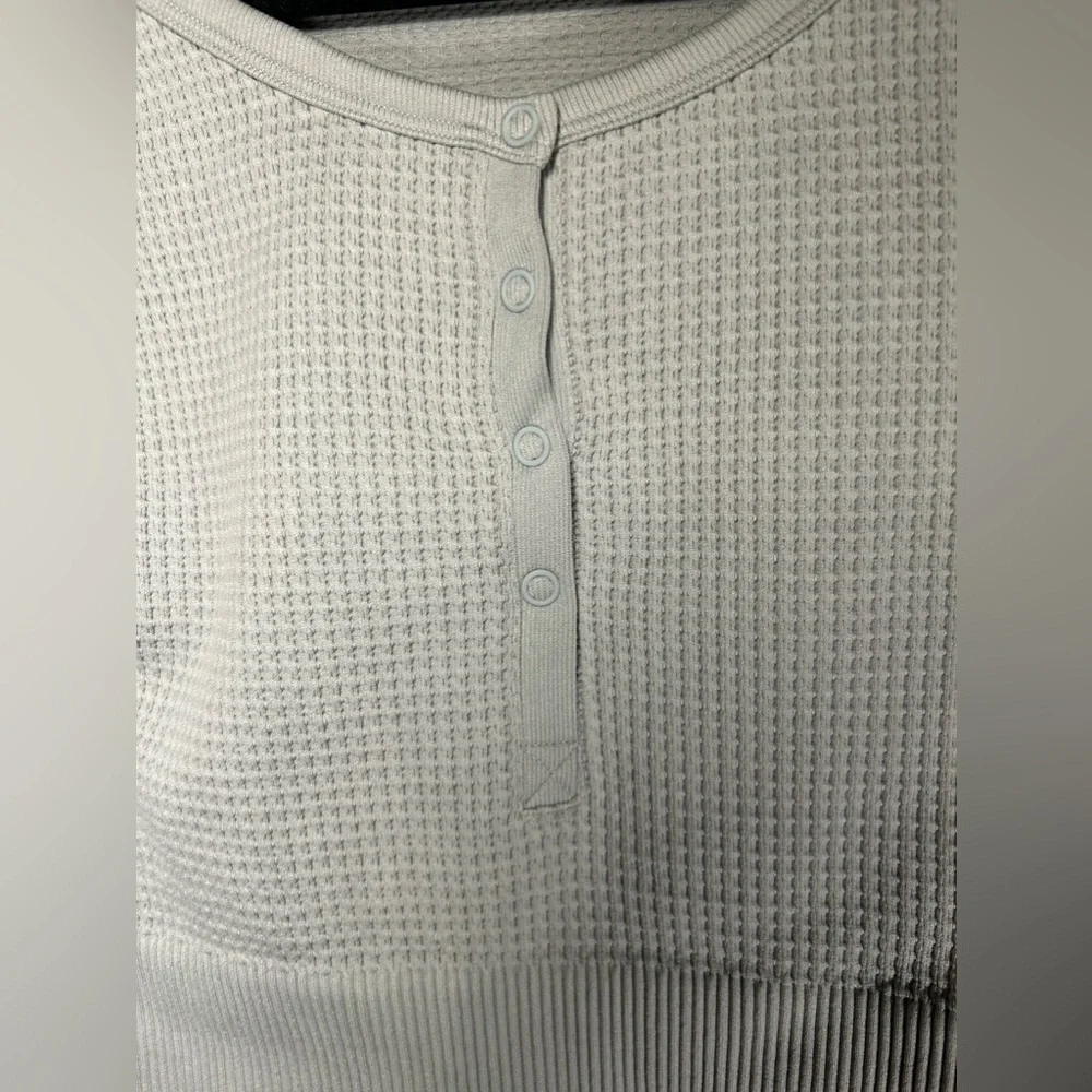 Offline by Aerie women’s long sleeve grey top size S in perfect condition - Picture 4 of 10